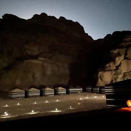 Moon City With Jeep Trips Ουάντι Ραμ Εξωτερικό φωτογραφία